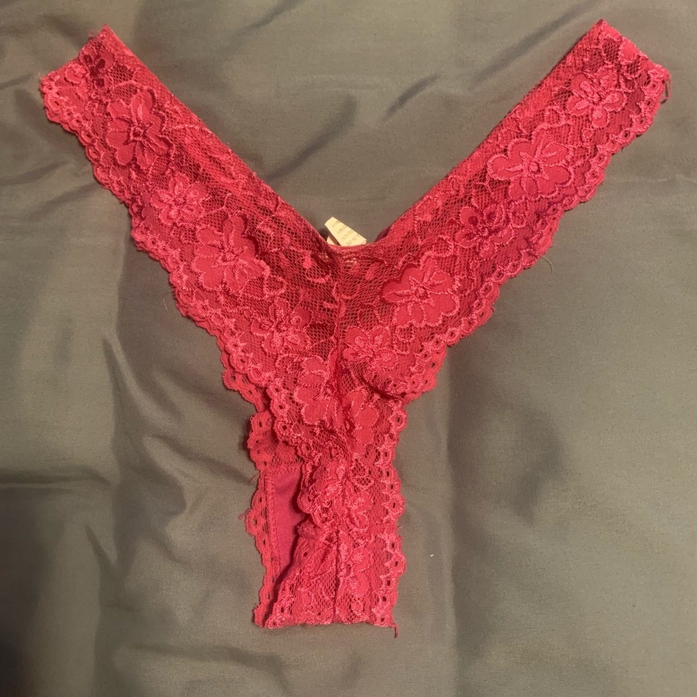 Lace thong - Picture 2 of 2